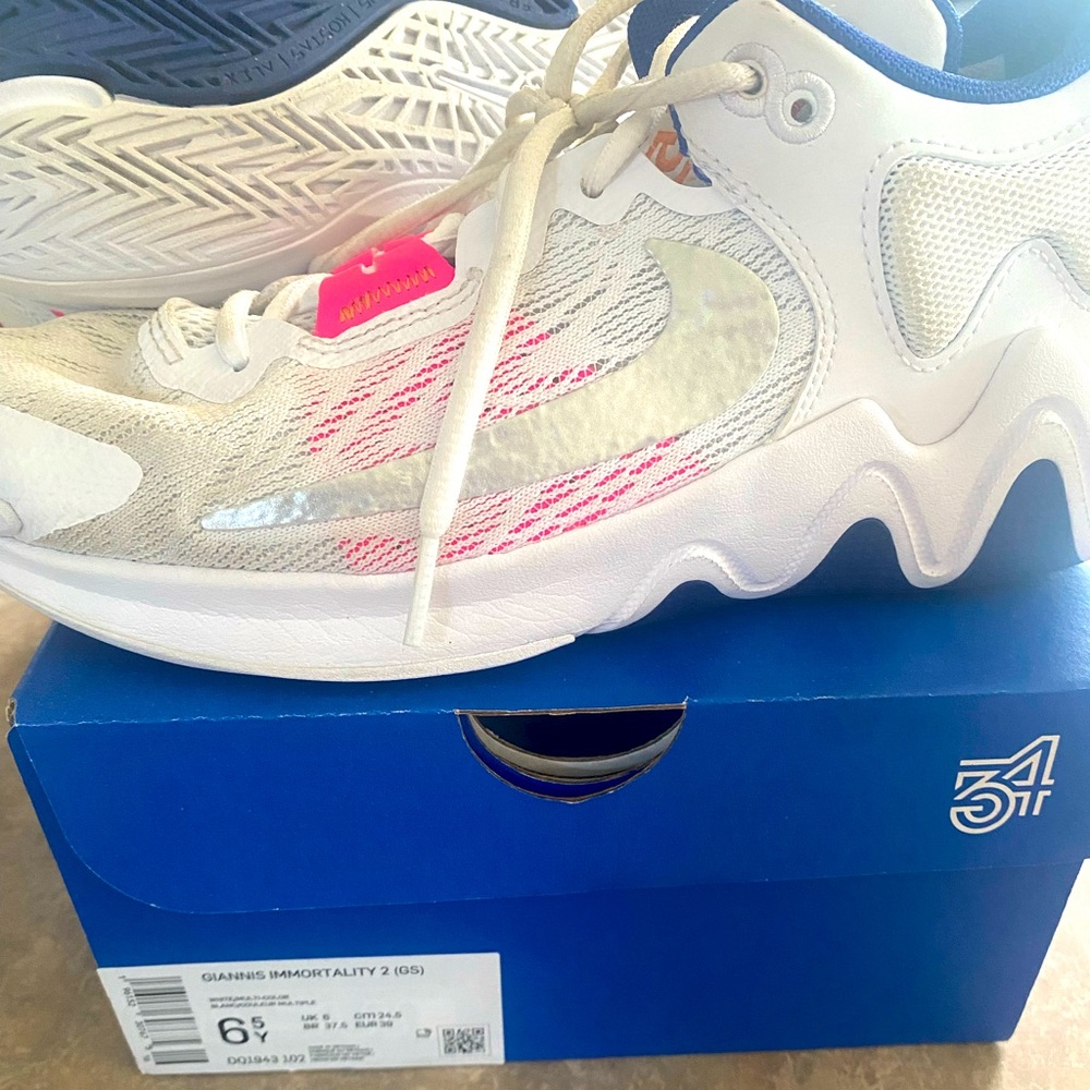 Nike Giannis Immortality 2, EUC with box, youth size 6.5